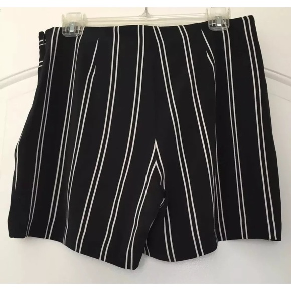 Bar III tie belt striped shorts black white 6 - Picture 4 of 6